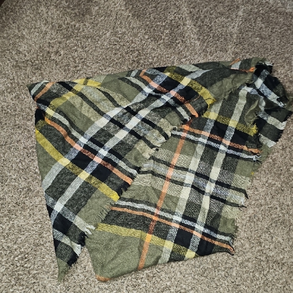 Womens Large Blanket Scarf!! Good Condition!!